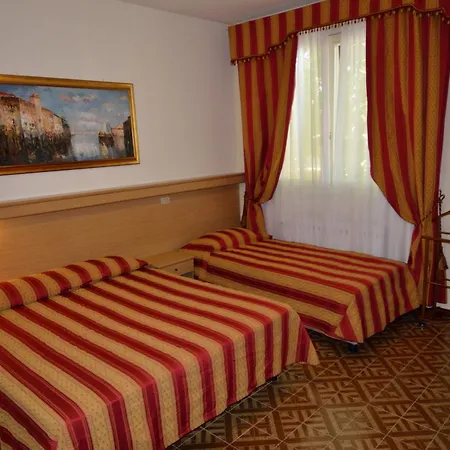 Tito Hotel 3*