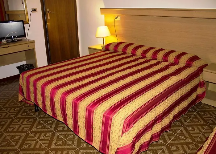 Ξενοδοχείο Tito 3*