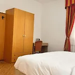 호텔 Tito 3*