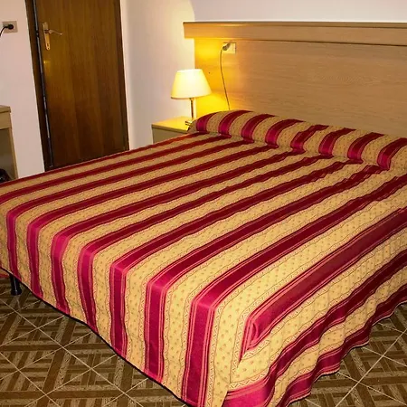 Ξενοδοχείο Tito 3*