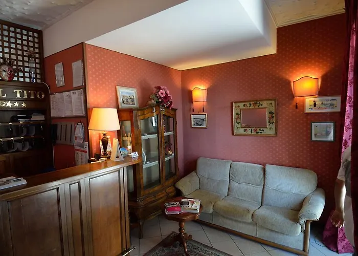 Ξενοδοχείο Tito 3*